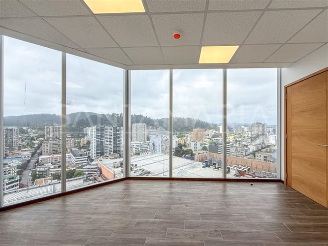 ARRIENDO Oficina ubicada en Barros Arana, Concepción.
