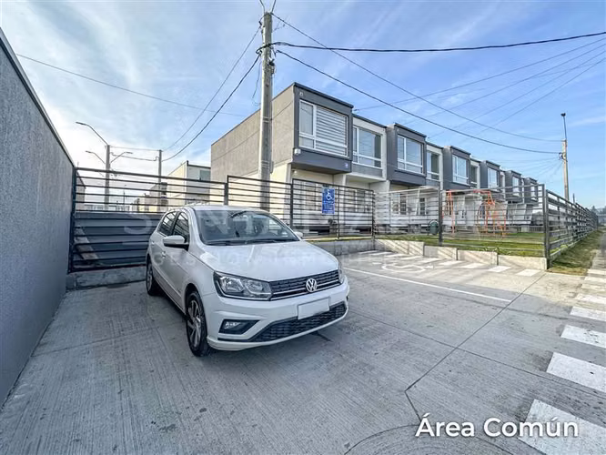 Casa en venta de 2 dorm. en San Pedro de la Paz