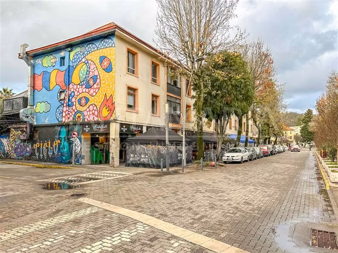 ARRIENDO Local comercial ubicado en Plaza Perú, Concepción.