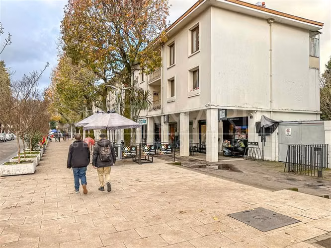 ARRIENDO Local comercial ubicado en Plaza Perú, Concepción.