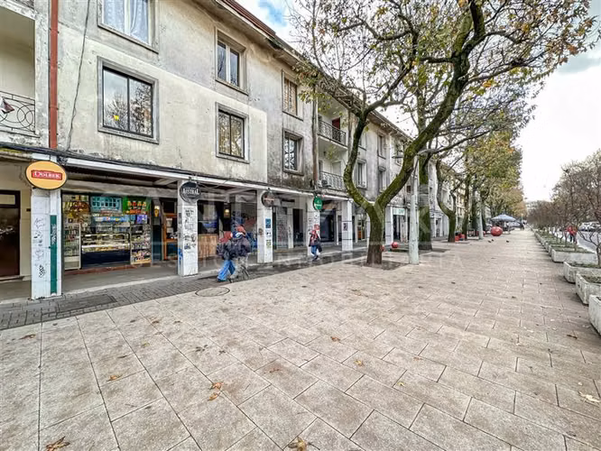 ARRIENDO Local comercial ubicado en Plaza Perú, Concepción.