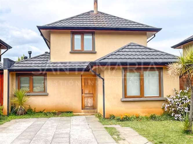 Casa en venta de 3 dorm. en San Pedro de la Paz
