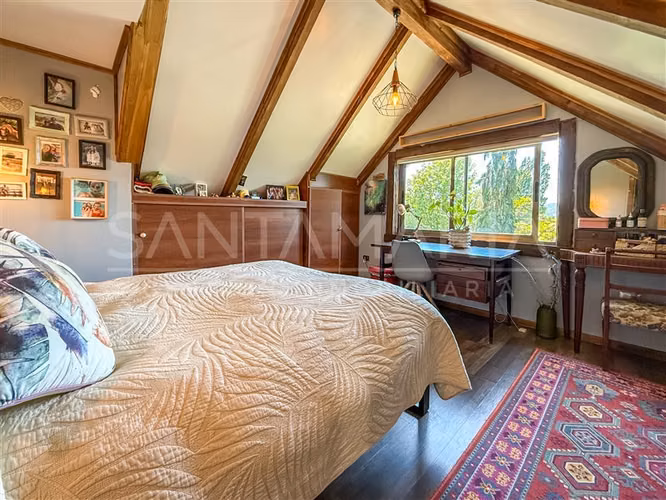 Casa en venta de 6 dorm. Camino a Santa Juana