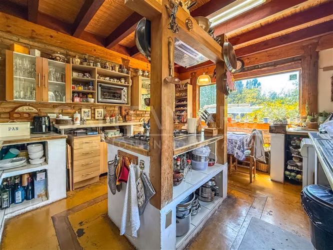 Casa en venta de 6 dorm. Camino a Santa Juana