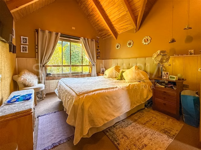 Casa en venta de 6 dorm. Camino a Santa Juana