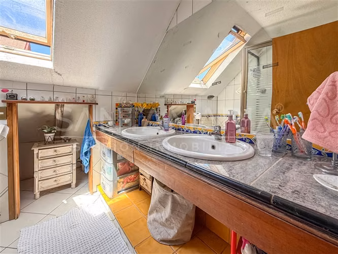 Casa en venta de 6 dorm. Camino a Santa Juana