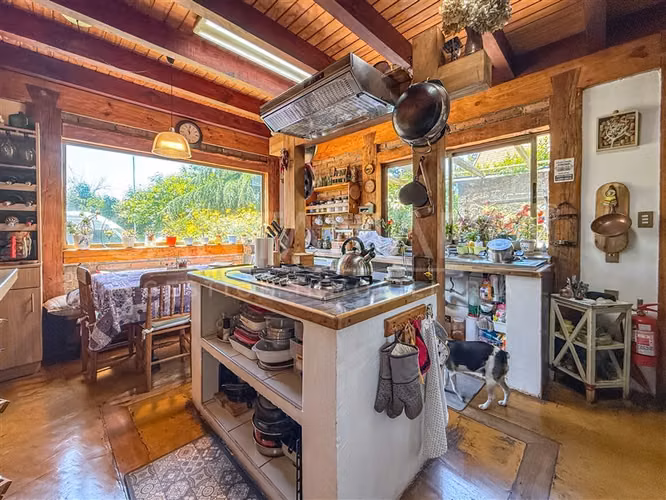 Casa en venta de 6 dorm. Camino a Santa Juana