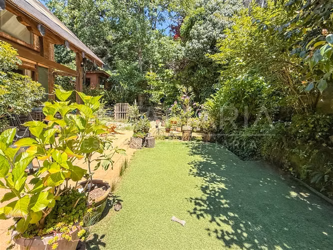 Casa en venta de 6 dorm. Camino a Santa Juana