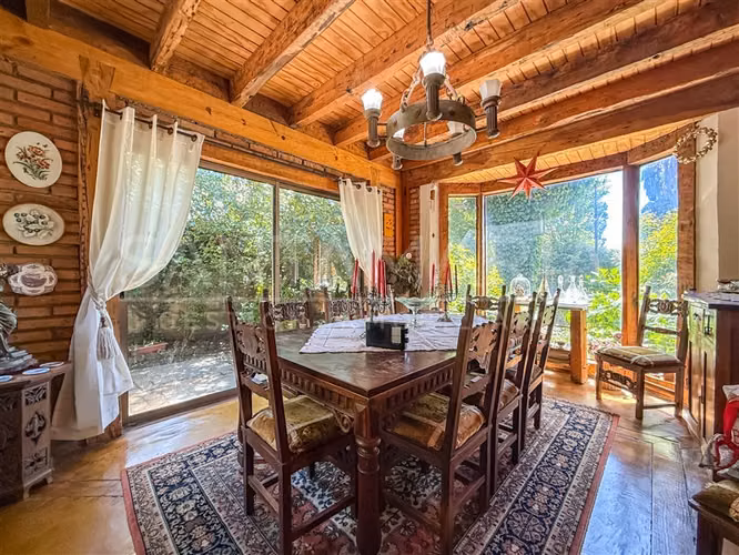 Casa en venta de 6 dorm. Camino a Santa Juana