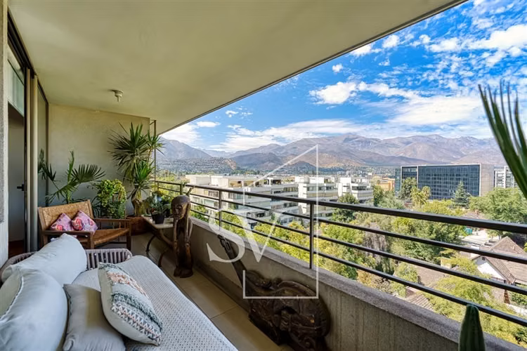 Impecable y con vista espectacular a la cordillera, amplio