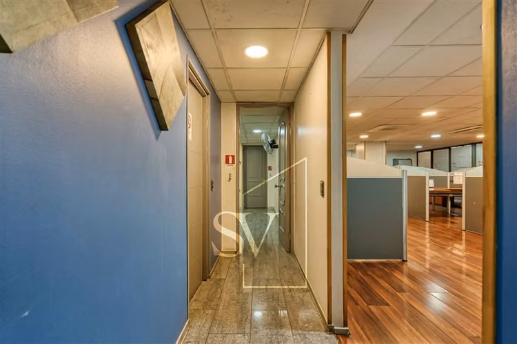 Excelente oficina de 370 mts a pasos del Metro Manuel Montt