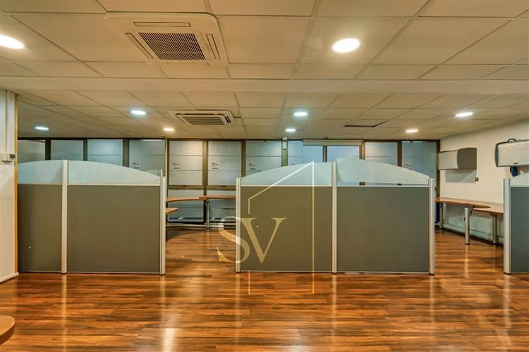 Excelente oficina de 370 mts a pasos del Metro Manuel Montt