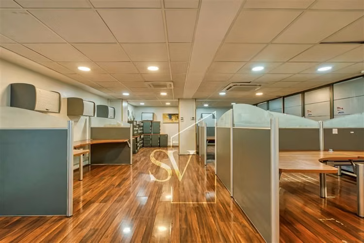 Excelente oficina de 370 mts a pasos del Metro Manuel Montt