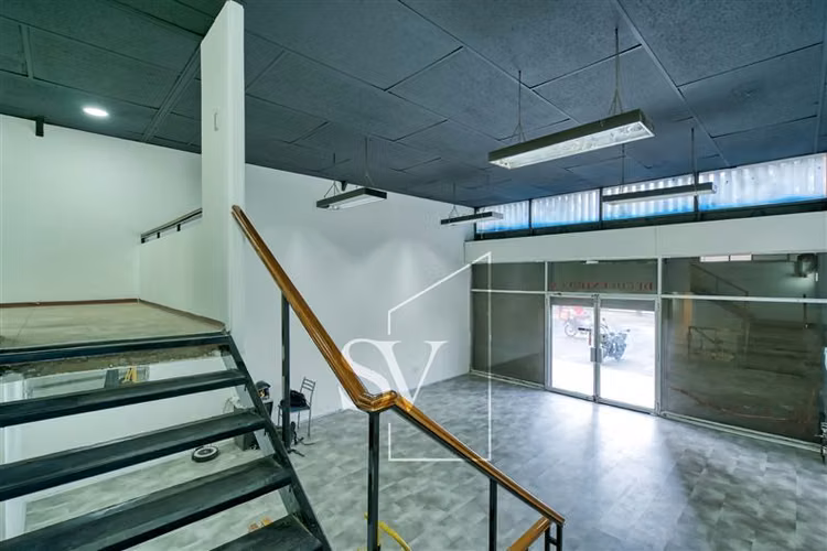 Local comercial, excelente ubicación, planta libre - Imagen 24