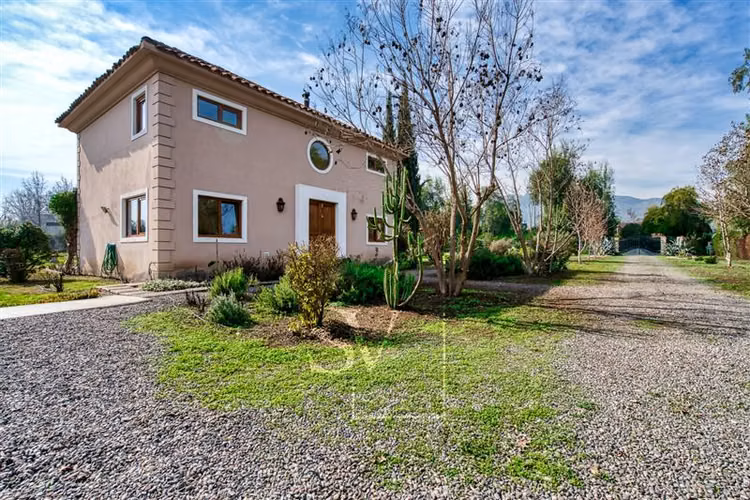 Casa en venta de 3 dorm. en Colina
