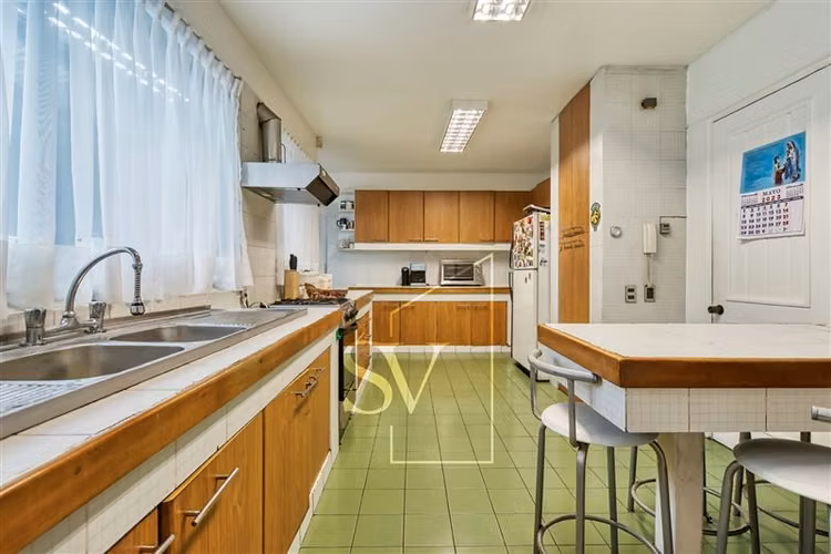 Excelente casa en Los Dominicos, Colegio Wenlock, Piscina