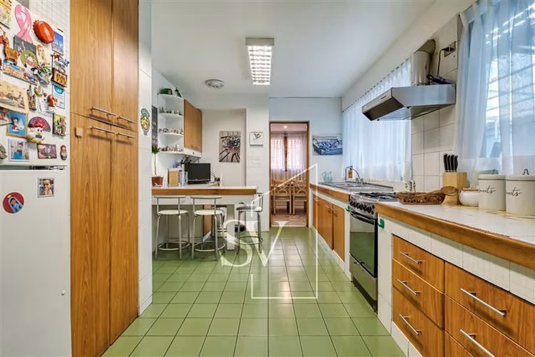 Excelente casa en Los Dominicos, Colegio Wenlock, Piscina