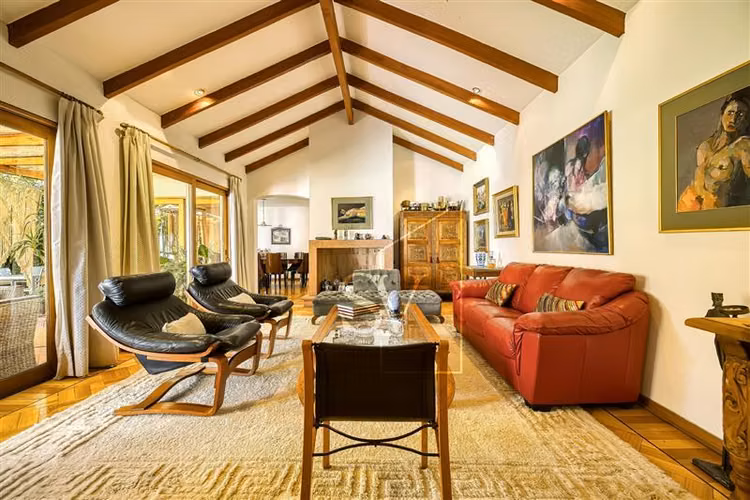Espectacular casa, en sector consolidado de Los Dominicos