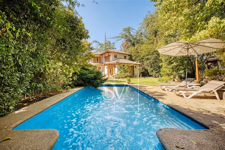 Espectacular casa, en sector consolidado de Los Dominicos