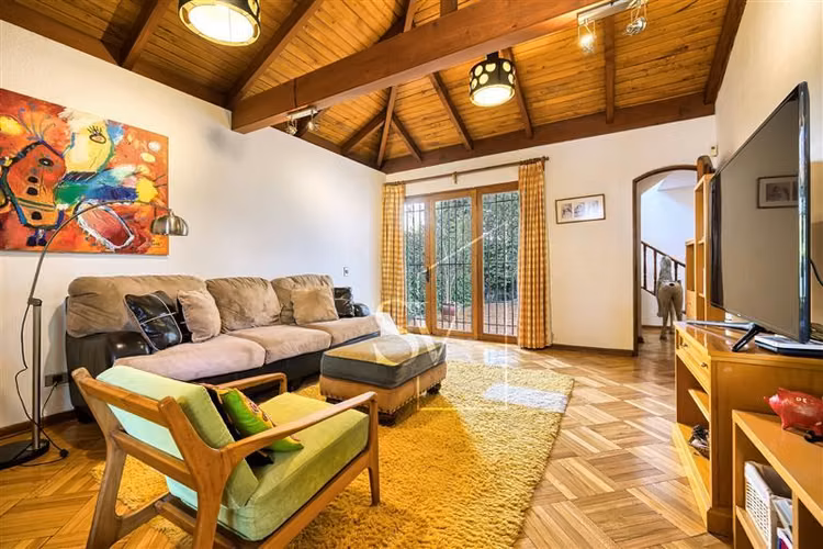 Espectacular casa, en sector consolidado de Los Dominicos