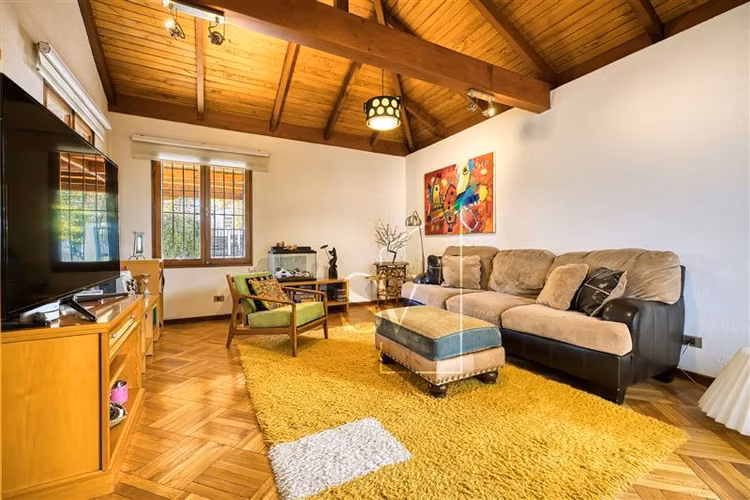 Espectacular casa, en sector consolidado de Los Dominicos