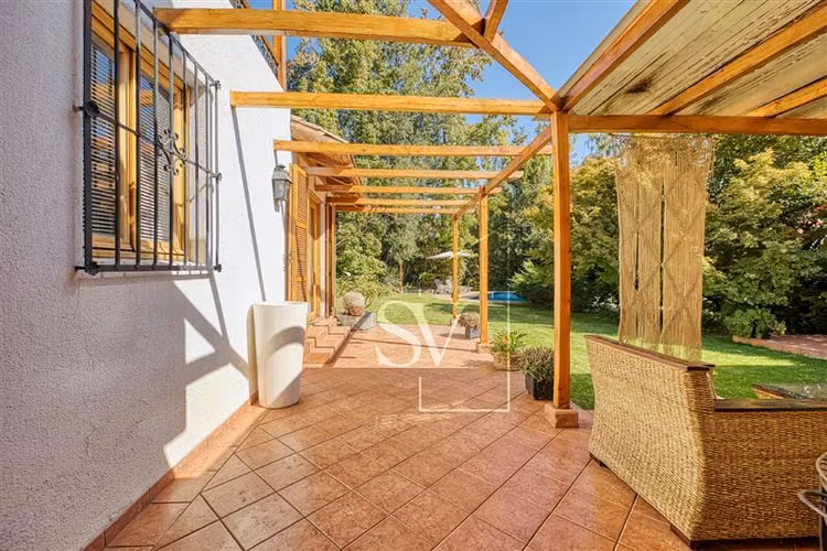 Espectacular casa, en sector consolidado de Los Dominicos
