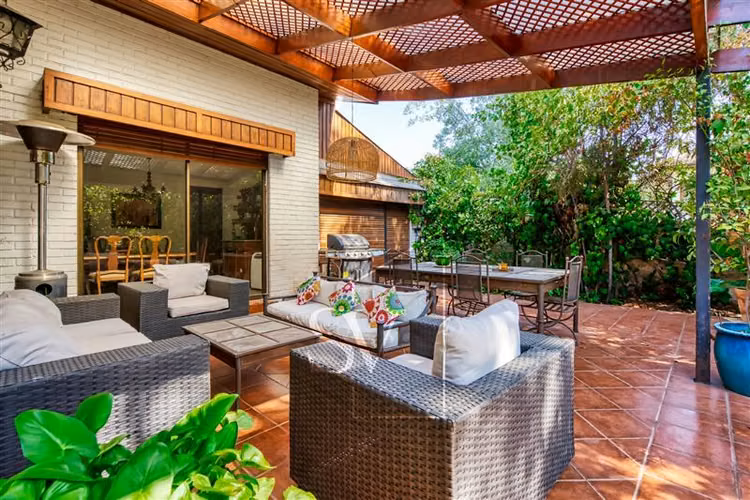 Estupenda casa en gran terreno en excelente sector Vitacura - Imagen 13