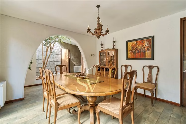 Estupenda casa en gran terreno en excelente sector Vitacura - Imagen 19