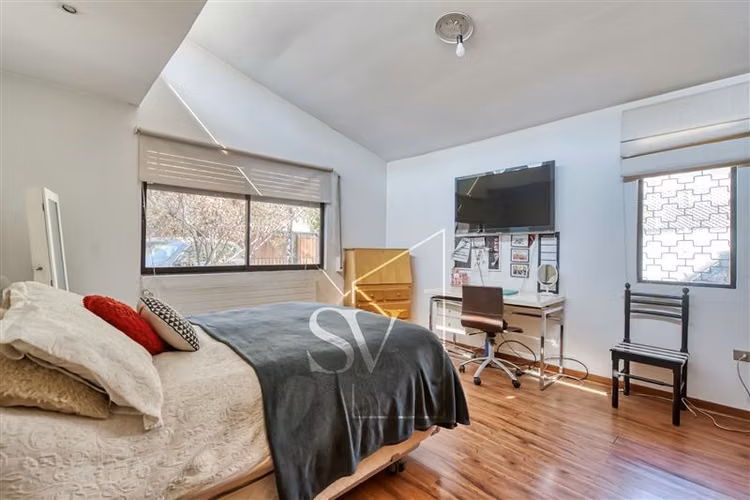 Estupenda casa en gran terreno en excelente sector Vitacura - Imagen 25