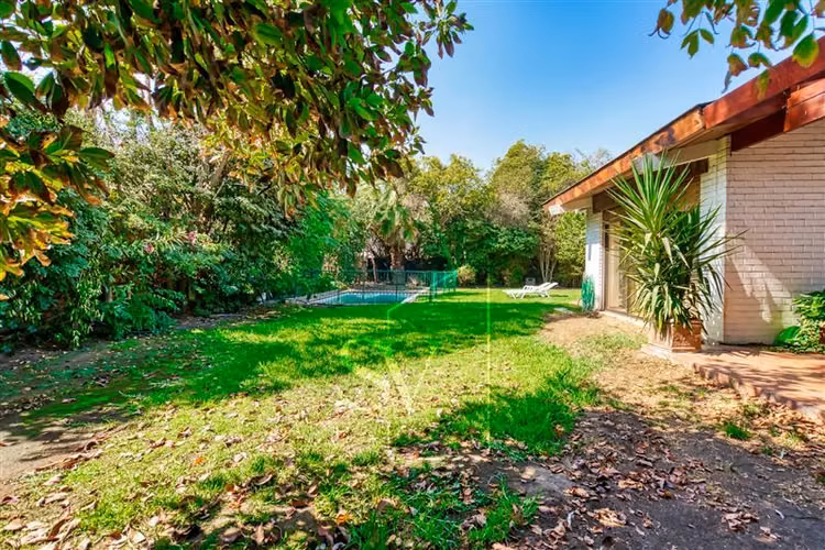 Estupenda casa en gran terreno en excelente sector Vitacura - Imagen 44