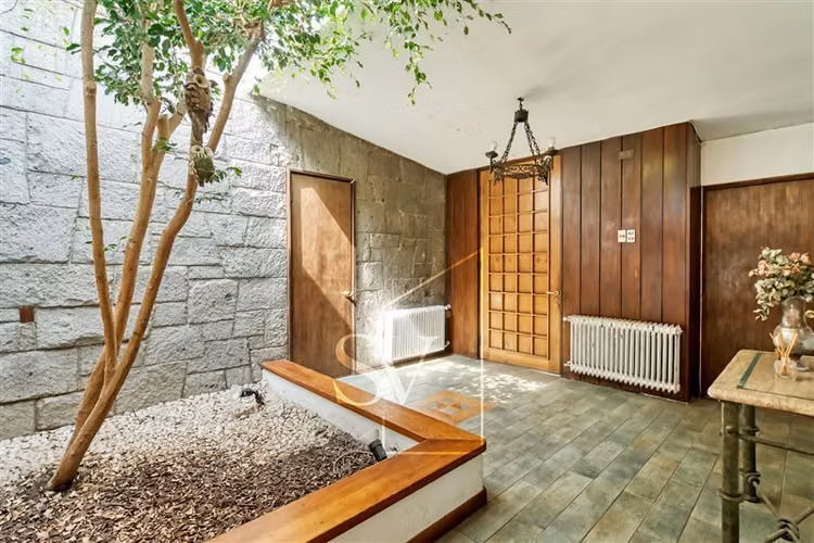Estupenda casa en gran terreno en excelente sector Vitacura - Imagen 18