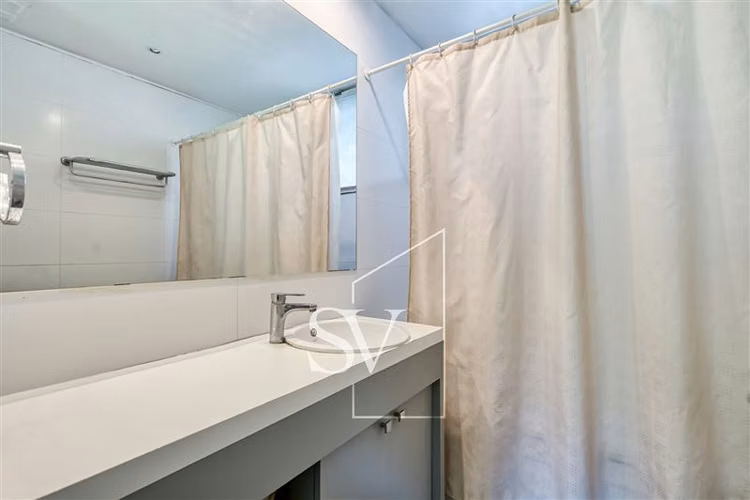 Estupenda casa en gran terreno en excelente sector Vitacura - Imagen 30