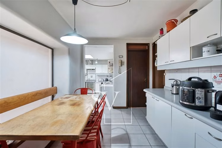 Estupenda casa en gran terreno en excelente sector Vitacura - Imagen 36