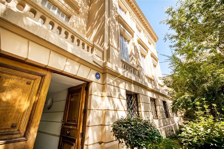 M. Salvador, Casa Patrimonial Comercial, Ideal centro salud