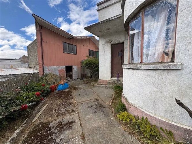 Terreno en venta con 2 casas en Punta Arenas