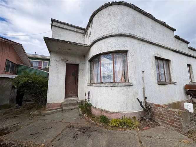 Terreno en venta con 2 casas en Punta Arenas