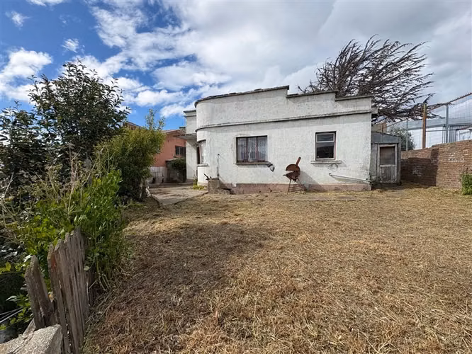 Terreno en venta con 2 casas en Punta Arenas