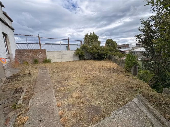 Terreno en venta con 2 casas en Punta Arenas