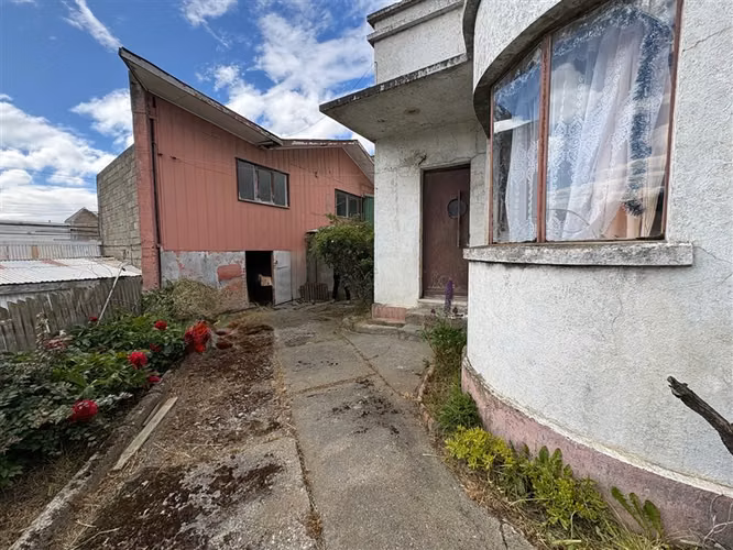 Terreno en venta con 2 casas en Punta Arenas