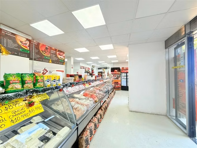 Excelente Local. Único en la zona 127m2