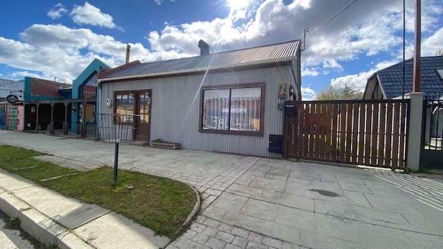 Oficina y amplia casa de 600 m2 en venta en Natales