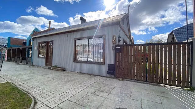Amplia casa en venta de 600 m2, 4 dorm.y 2 baños en Natales