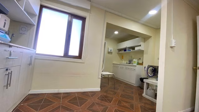 Espaciosa oficina central en 2do piso en arriendo en Natales
