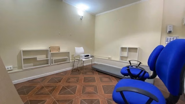 Espaciosa oficina central en 2do piso en arriendo en Natales
