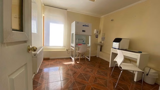 Espaciosa oficina central en 2do piso en arriendo en Natales
