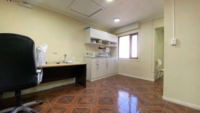 Espaciosa oficina central en 2do piso en arriendo en Natales