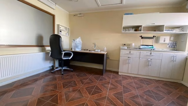 Espaciosa oficina central en 2do piso en arriendo en Natales