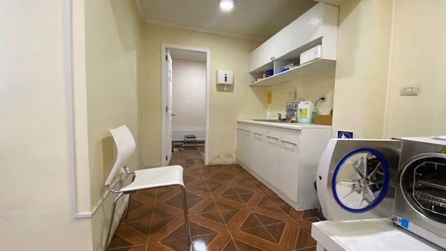Espaciosa oficina central en 2do piso en arriendo en Natales