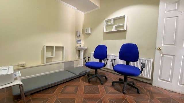 Espaciosa oficina central en 2do piso en arriendo en Natales