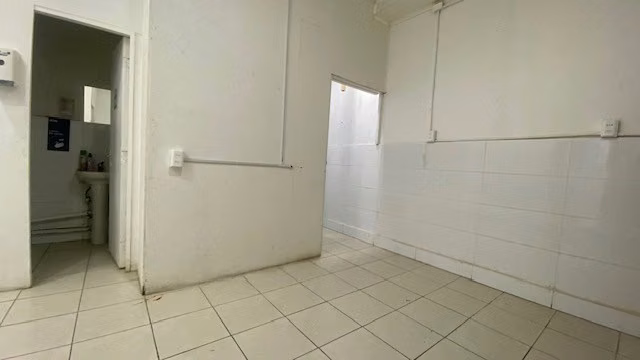 Amplia Bodega central en arriendo en Natales